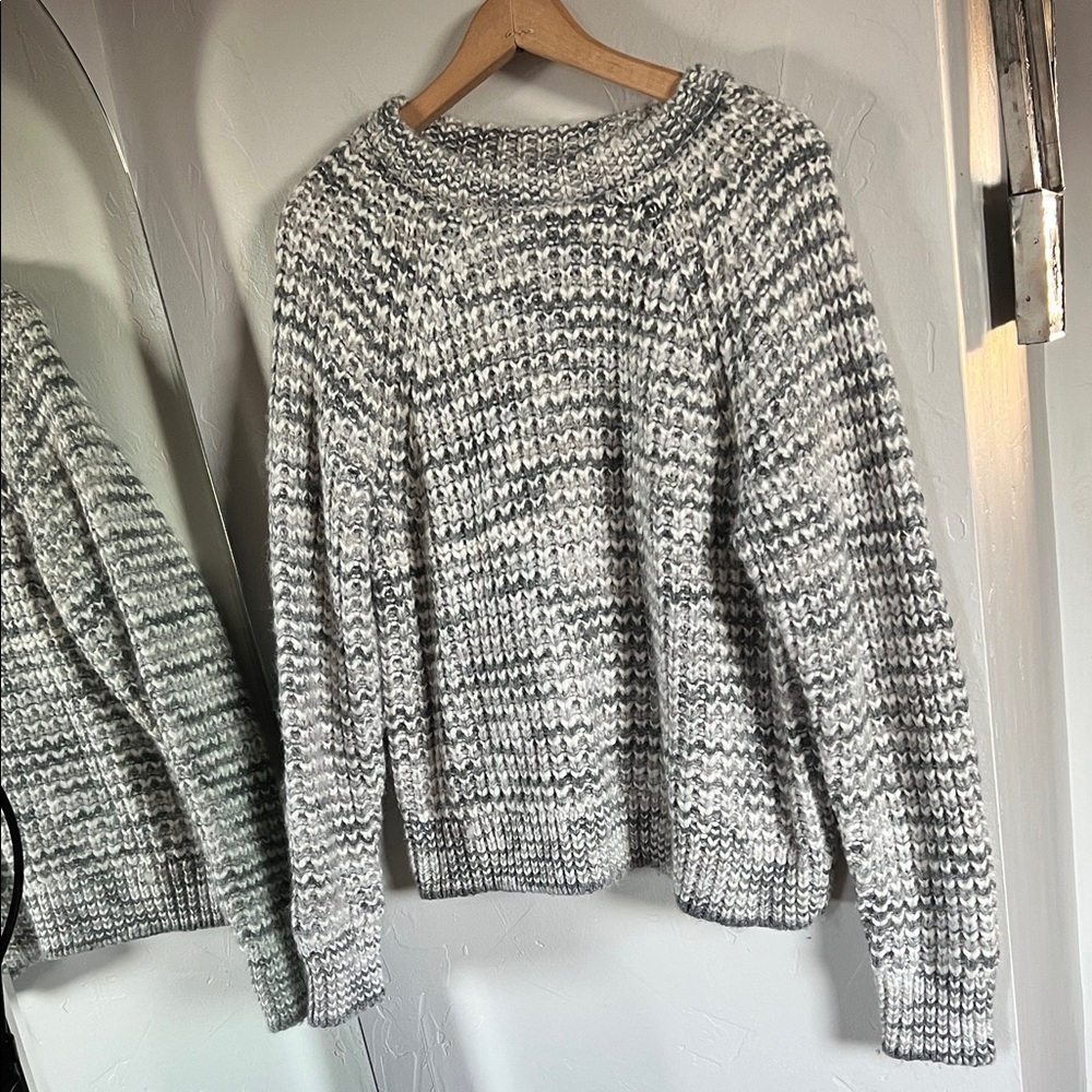 GAP Women's Marled Gray Knit Sweater - Picture 2 of 4